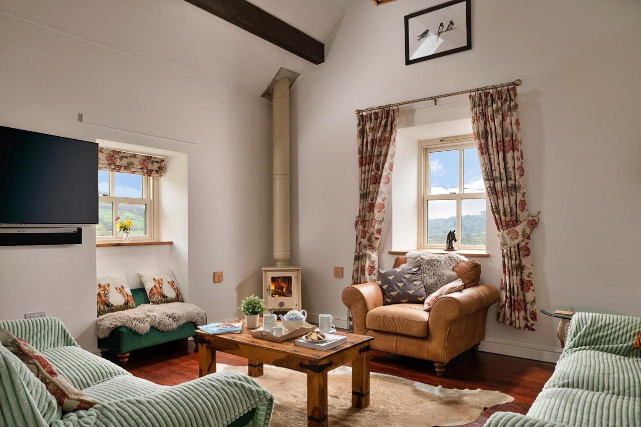 Finest Retreats - Moelis Granary - Luxury Cottage With Hot Tub Llandrillo エクステリア 写真