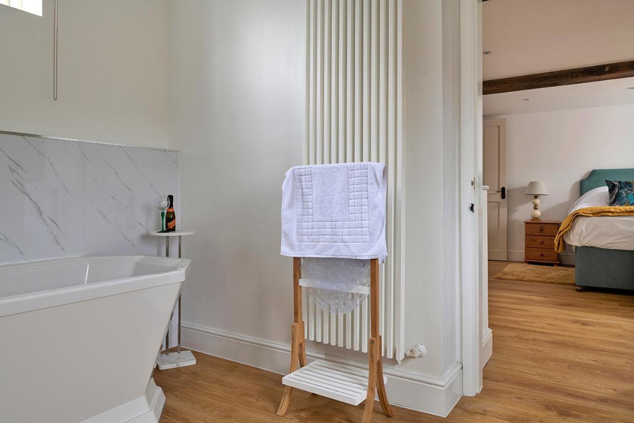 Finest Retreats - Moelis Granary - Luxury Cottage With Hot Tub Llandrillo エクステリア 写真