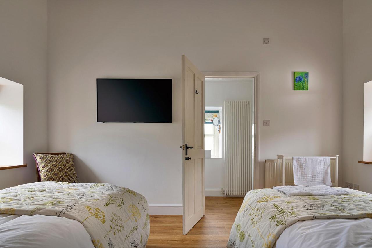 Finest Retreats - Moelis Granary - Luxury Cottage With Hot Tub Llandrillo エクステリア 写真