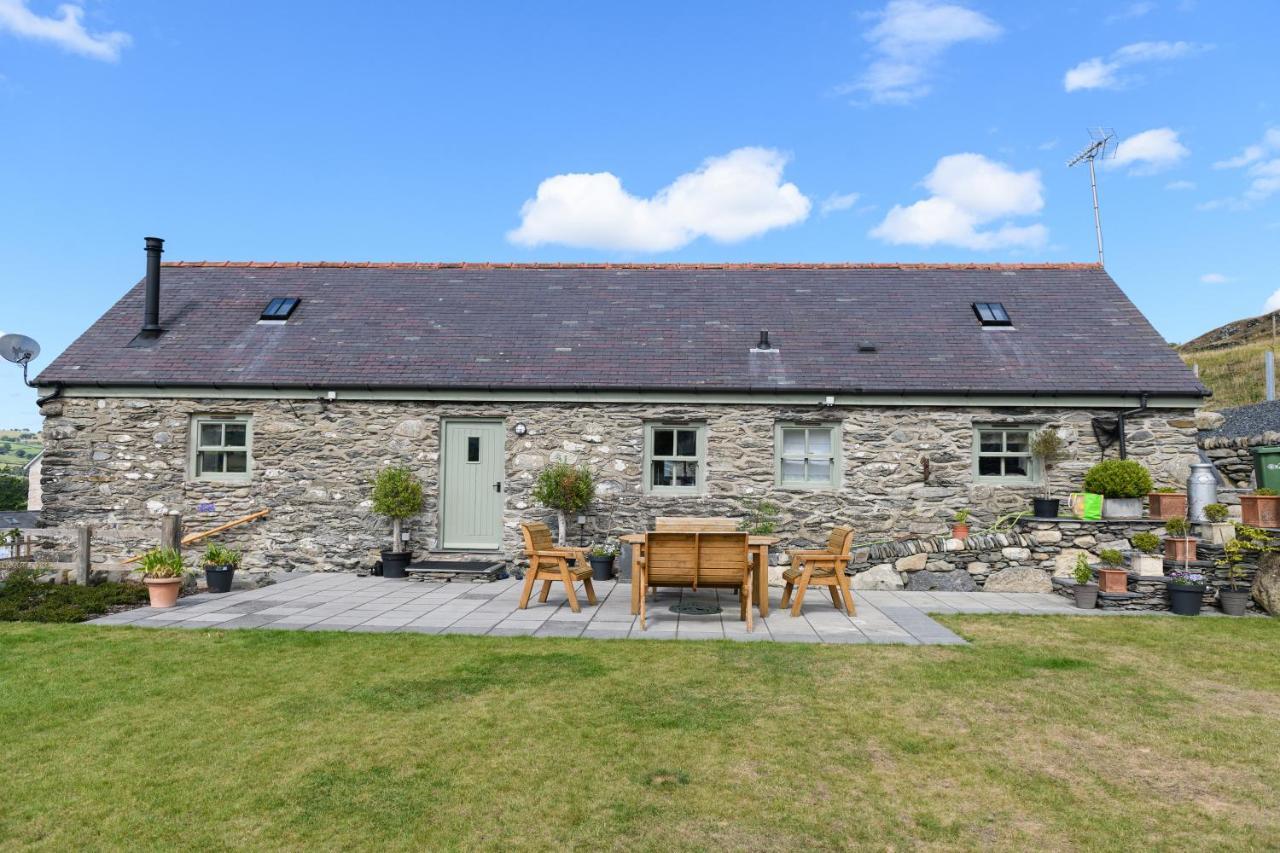 Finest Retreats - Moelis Granary - Luxury Cottage With Hot Tub Llandrillo エクステリア 写真
